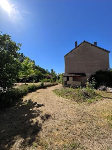 Maison de caractère à restaurer à moins de 10 mn de GRAY