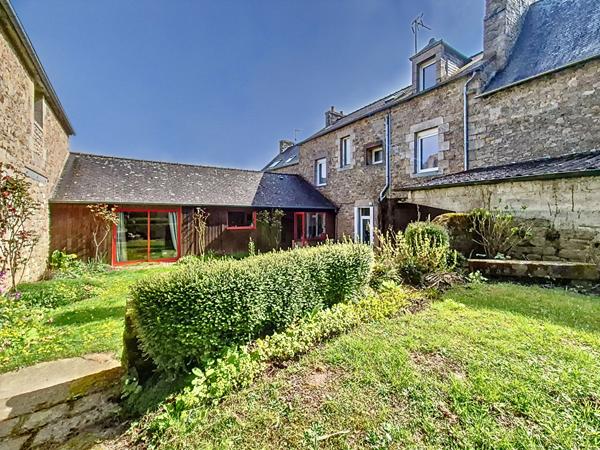 Maison de ville avec gîte de charme à l'entrée de DINAN.