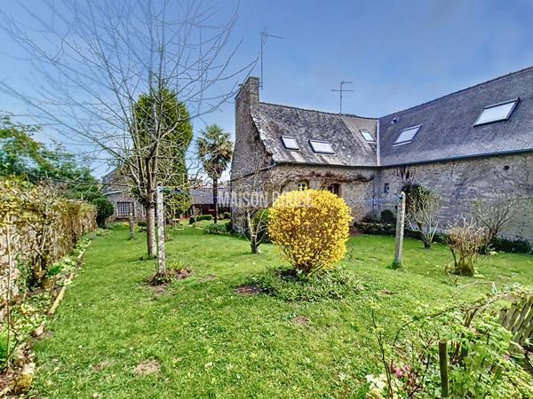 Maison de ville avec gîte de charme à l'entrée de DINAN.