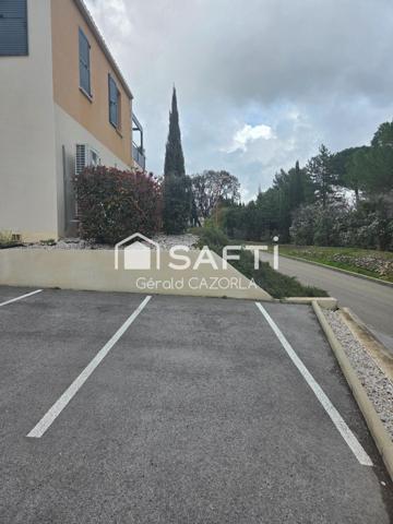 Place de parking résidence devant pôle médical