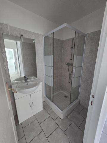 Appartement à vendre 3 pièces, grande terrasse, cave, 200 m mer LA TREMBLADE (17)