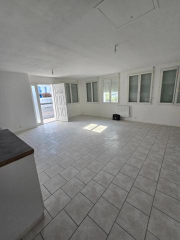 Appartement à vendre 3 pièces, grande terrasse, cave, 200 m mer LA TREMBLADE (17)