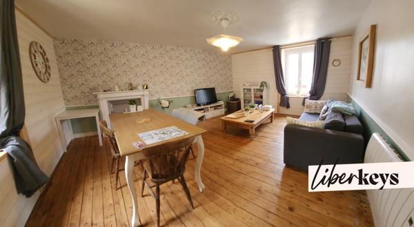 Liberkeys vous propose une maison de bourg au pied des remparts d'un  village médiéval .