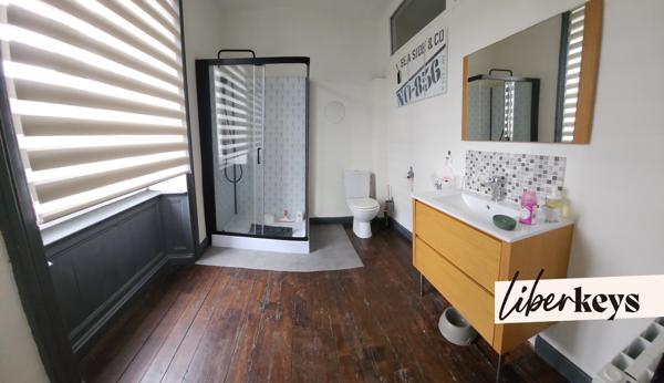 Liberkeys vous propose une maison de bourg au pied des remparts d'un  village médiéval .