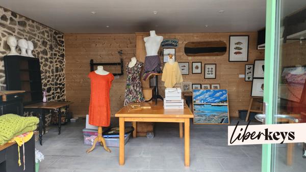 Liberkeys vous propose une maison de bourg au pied des remparts d'un  village médiéval .