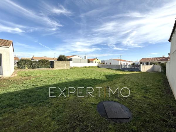 Longeville-sur-Mer (85560) Terrain constructible viabilisé de 888 m² situé en plein cœur de Longeville-sur Mer,