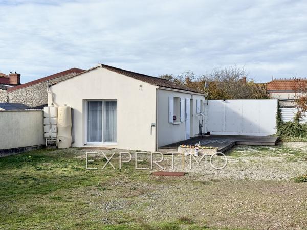 Longeville-sur-Mer (85560) Terrain constructible viabilisé de 888 m² situé en plein cœur de Longeville-sur Mer,
