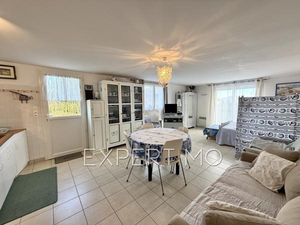 Longeville-sur-Mer (85560) Terrain constructible viabilisé de 888 m² situé en plein cœur de Longeville-sur Mer,