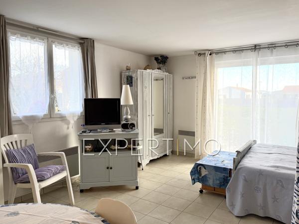 Longeville-sur-Mer (85560) Terrain constructible viabilisé de 888 m² situé en plein cœur de Longeville-sur Mer,