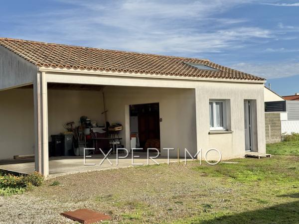 Longeville-sur-Mer (85560) Terrain constructible viabilisé de 888 m² situé en plein cœur de Longeville-sur Mer,