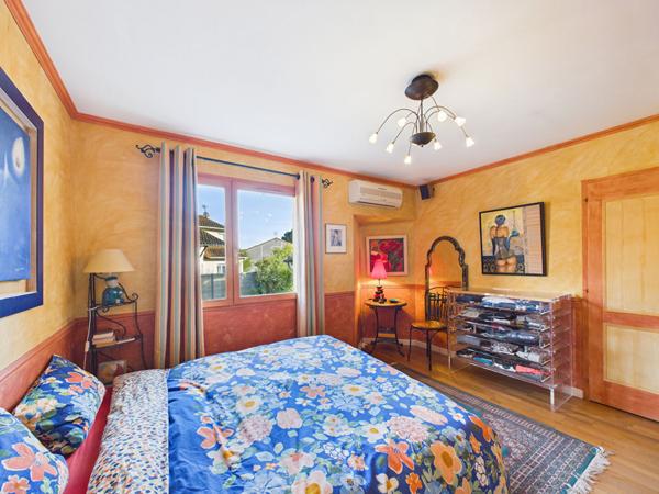 MAISON D'ARCHITECTE DE 170M² SUR PARCELLE 1158M² SITUEE SECTEUR PRISE BOURG LES VALENCE 26500