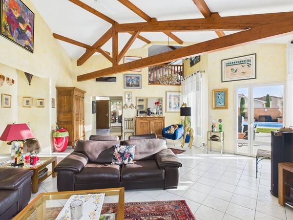 MAISON D'ARCHITECTE DE 170M² SUR PARCELLE 1158M² SITUEE SECTEUR PRISE BOURG LES VALENCE 26500