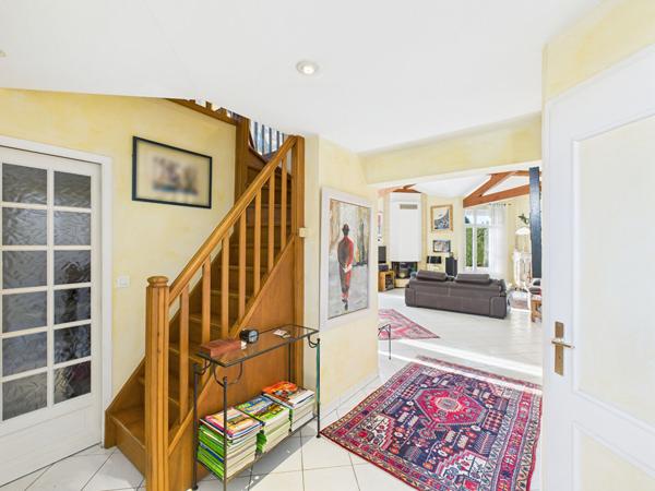 MAISON D'ARCHITECTE DE 170M² SUR PARCELLE 1158M² SITUEE SECTEUR PRISE BOURG LES VALENCE 26500