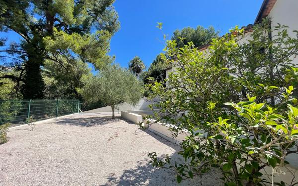 Maison à vendre    6 pièces •  Toulon