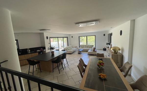 Maison à vendre    6 pièces •  Toulon