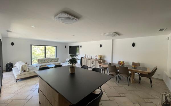 Maison à vendre    6 pièces •  Toulon