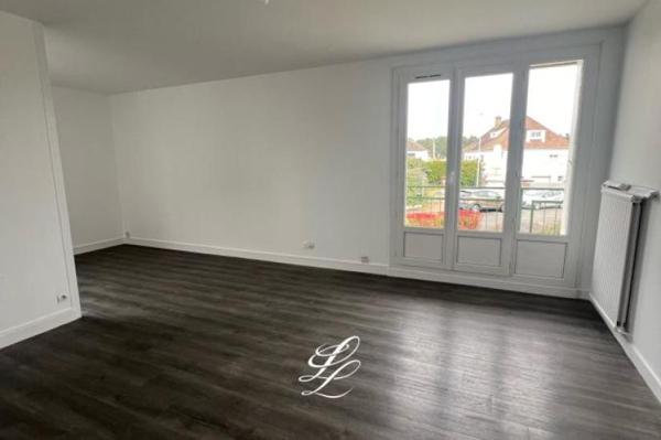 Location - Appartement 4 pièces 91 m 2 ECOMMOY (72220)