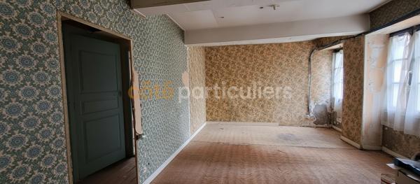 Vente
                Maison97,5 m² - 5 Pièces -
                    LES HERBIERS (85500)