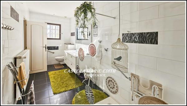 Maison contemporaine - 9 pièces - Studio - Garages - Piscine- Vue Pyrénées- AUCH (32)