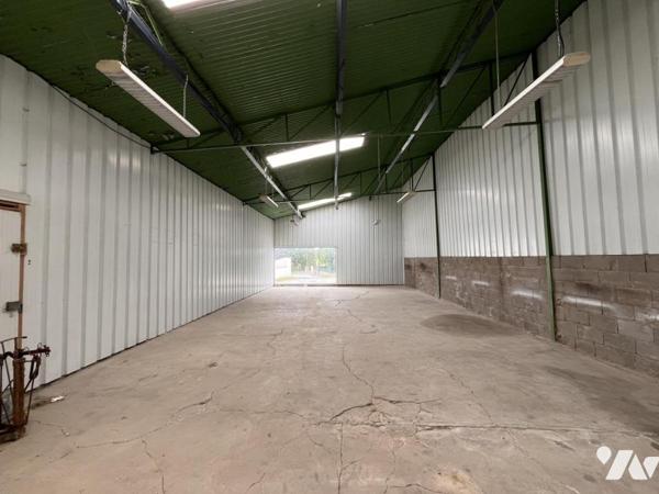 Local commercial avec parking en zone constructible 