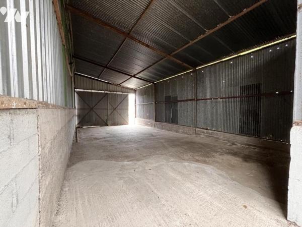 Local commercial avec parking en zone constructible 