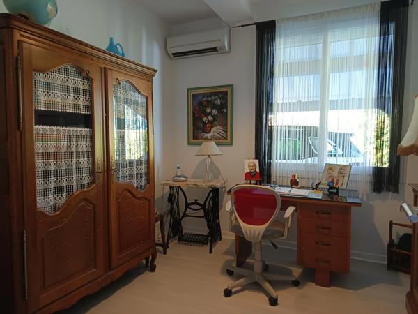 MAISON LUMINEUSE DE PLAIN -PIED 4 CHAMBRES VUE PYRENEES .