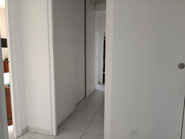 MAISON LUMINEUSE DE PLAIN -PIED 4 CHAMBRES VUE PYRENEES .