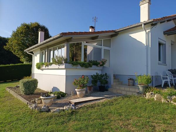 MAISON LUMINEUSE DE PLAIN -PIED 4 CHAMBRES VUE PYRENEES .