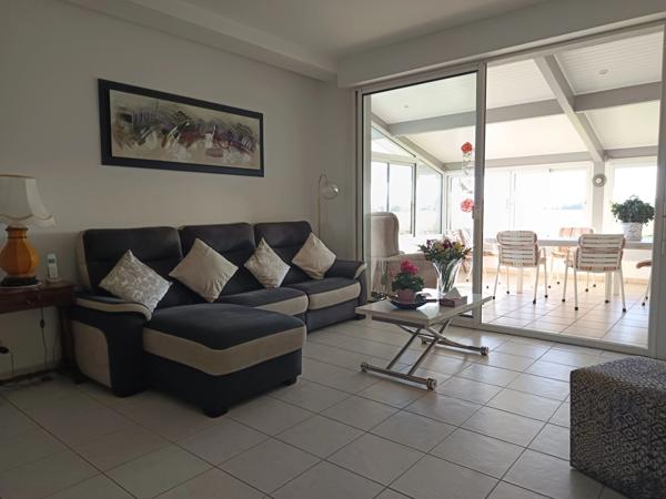 MAISON LUMINEUSE DE PLAIN -PIED 4 CHAMBRES VUE PYRENEES .