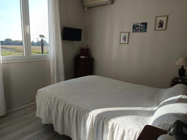 MAISON LUMINEUSE DE PLAIN -PIED 4 CHAMBRES VUE PYRENEES .