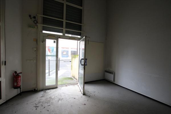 PAU hyper centre BUREAUX ET PARKING