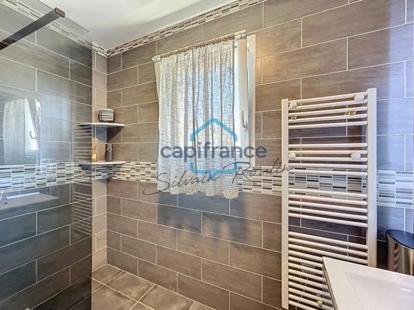 PIERRELATTE – FERME BAUMET | Villa de plain-pied de 107 m², 4 chambres, DPE A et superbe terrasse couverte de 50 m²