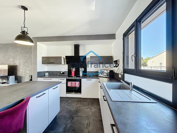 PIERRELATTE – FERME BAUMET | Villa de plain-pied de 107 m², 4 chambres, DPE A et superbe terrasse couverte de 50 m²