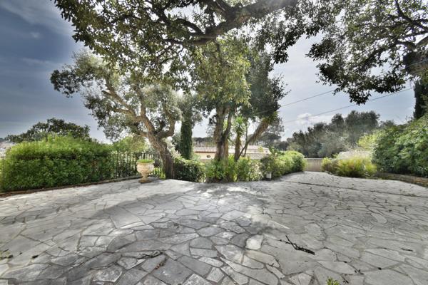 Sainte-Maxime (83120) Villa vue mer avec appartement T2 indépendant, piscine, Terrain 1 200m², Sainte-Maxime