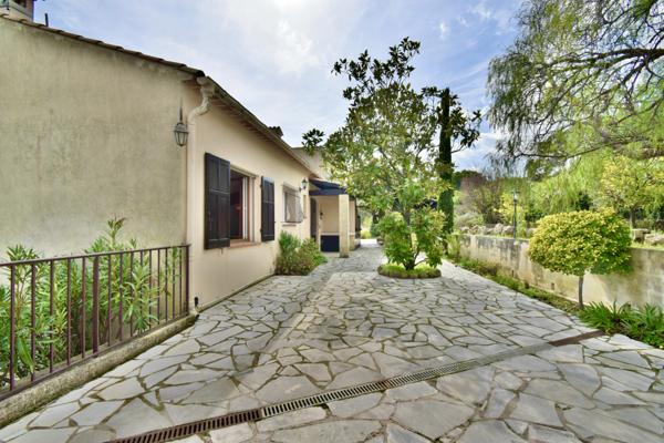 Sainte-Maxime (83120) Villa vue mer avec appartement T2 indépendant, piscine, Terrain 1 200m², Sainte-Maxime