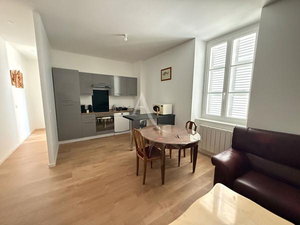 Maison de ville de 1900 avec piscine et carport