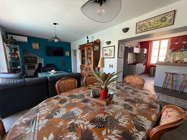 Maison de ville de 1900 avec piscine et carport