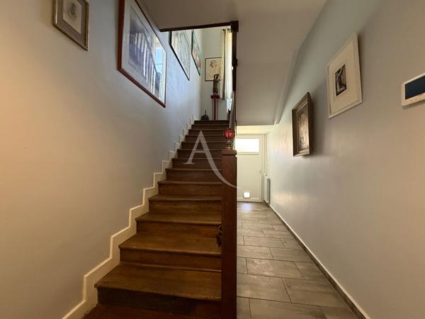 Maison de ville de 1900 avec piscine et carport