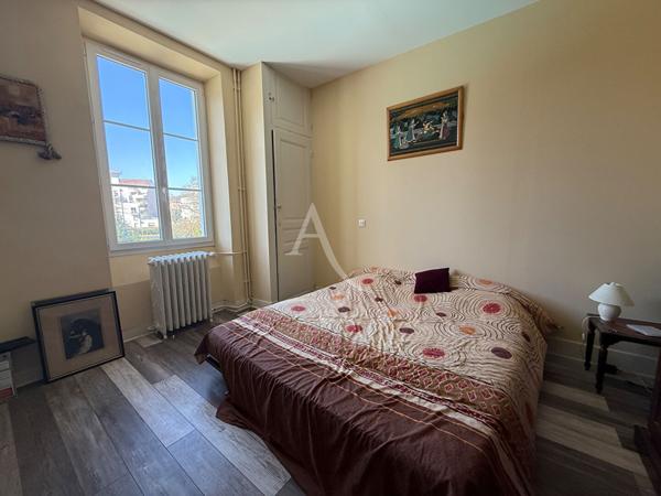 Maison de ville de 1900 avec piscine et carport