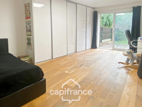 Maison à vendre 8 pièces CARQUEIRANNE (83) - Quartier Canebas - 6 chambres - 220 m2 habitable - Piscine.