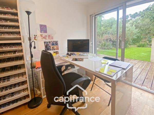 Maison à vendre 8 pièces CARQUEIRANNE (83) - Quartier Canebas - 6 chambres - 220 m2 habitable - Piscine.