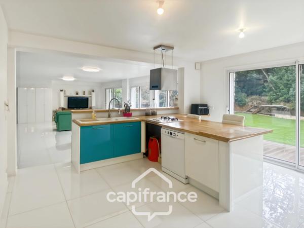 Maison à vendre 8 pièces CARQUEIRANNE (83) - Quartier Canebas - 6 chambres - 220 m2 habitable - Piscine.