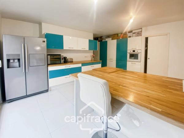 Maison à vendre 8 pièces CARQUEIRANNE (83) - Quartier Canebas - 6 chambres - 220 m2 habitable - Piscine.