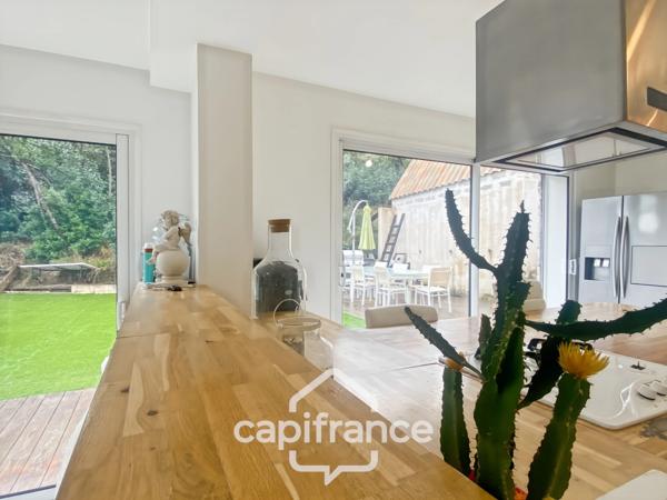 Maison à vendre 8 pièces CARQUEIRANNE (83) - Quartier Canebas - 6 chambres - 220 m2 habitable - Piscine.