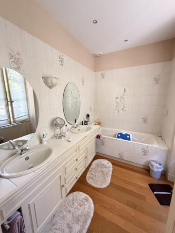 Maison 9 pièce(s) 7 chambre(s) 222 m²