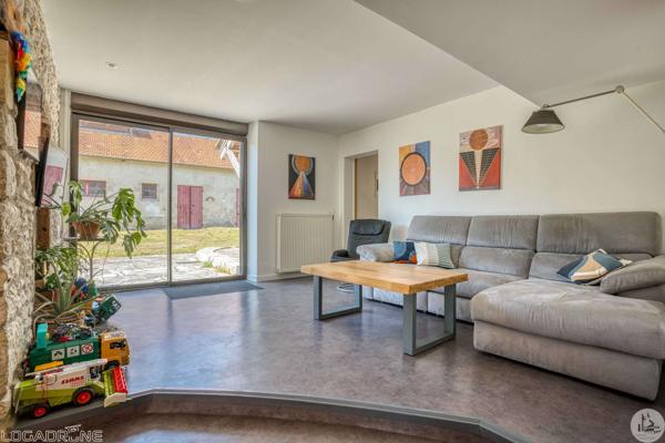 Maison en pierres et dépendances