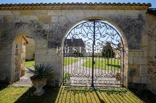 Une chartreuse au coeur de 45 hectares, vue somptueuse, entre Bergerac et Sarlat, BERGERAC