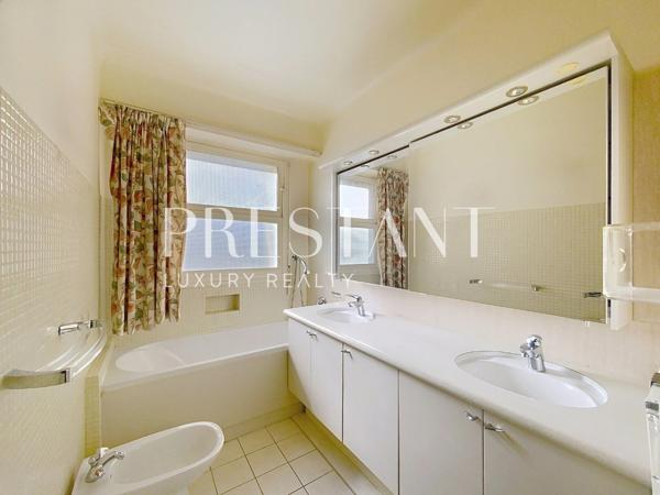 Bel appartement familial de 116m2 environ, à moins de 15minutes de la Grande Plage à pied., BIARRITZ