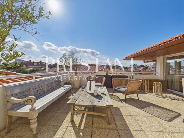Appartement rare – Dernier étage avec terrasse, ascenseur, vue dégagée,et garage au cœur de Biarritz, BIARRITZ