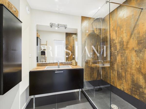 Appartement rare – Dernier étage avec terrasse, ascenseur, vue dégagée,et garage au cœur de Biarritz, BIARRITZ